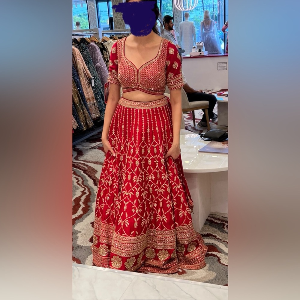 Katrina Kaif bridal look alike outfitt
Never worn!!